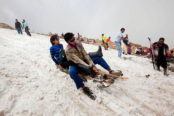 Indian tourists enjoy sledge ride in snow in Afarwat, Gulmarg, some 60 Kilometers (38 miles) west of Srinagar.