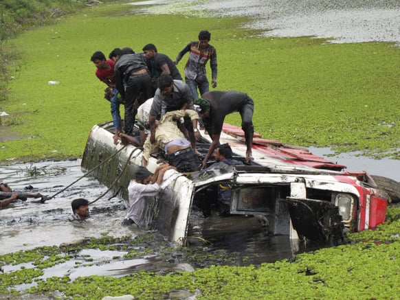Rescuers pull out victims after a Karnataka State Road Transport Corporation (KSRTC) bus fell into the Vishnusamudra Lake near Belur, Karnataka. According to local news reports, seven bodies have been recovered so far and more are feared dead.