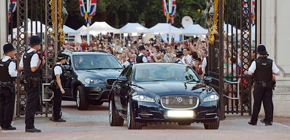 A Jaguar car is driven into the Forecourt of Buckingham Palace bringing the news to announce the birth of a baby boy, at 4.24pm to the Duke and Duchess of Cambridge at St Mary`s Hospital in west London.