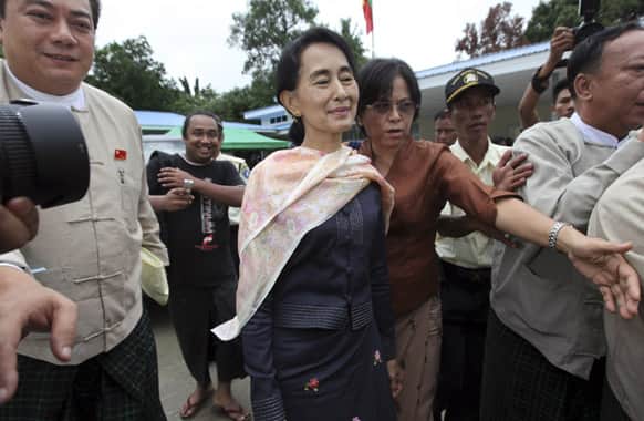 Myanmar opposition leader Aung San Suu Kyi leaves a meeting with officials from Myanmar Peace Center and Lower House Speaker Thura Shwe Mann at Myanmar Peace Centre Sunday in Yangon Myanmar.