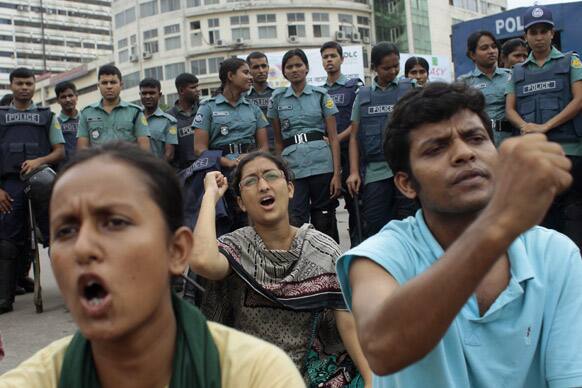 Bangladeshi activists shout slogans demanding death penalty for Jamaat-e-Islami party’s former chief Ghulam Azam in Dhaka, Bangladesh.