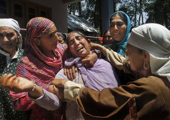 Relatives cry during the funeral procession of a shooting victim Irfan Nabi Gana at Markondal, 30 kilometers (19 miles) north of Srinagar.