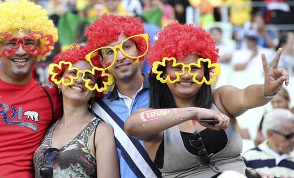 Spain supporters wait for the beginning of the soccer Confederations Cup semifinal match between Spain and Italy at Castelao stadium in Fortaleza, Brazil.
