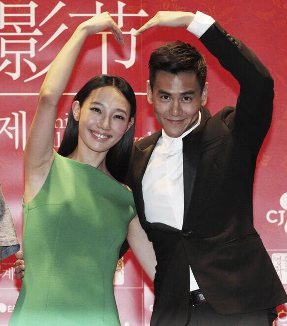 Chinese actress Bai Bai He and Taiwanese actor Eddie Peng pose during a press conference to promote their move