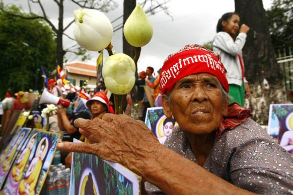 An elderly protester holds flowers as villagers from Boeung Kak stage a sit-in outside the Appeals Court in Phnom Penh, Cambodia.