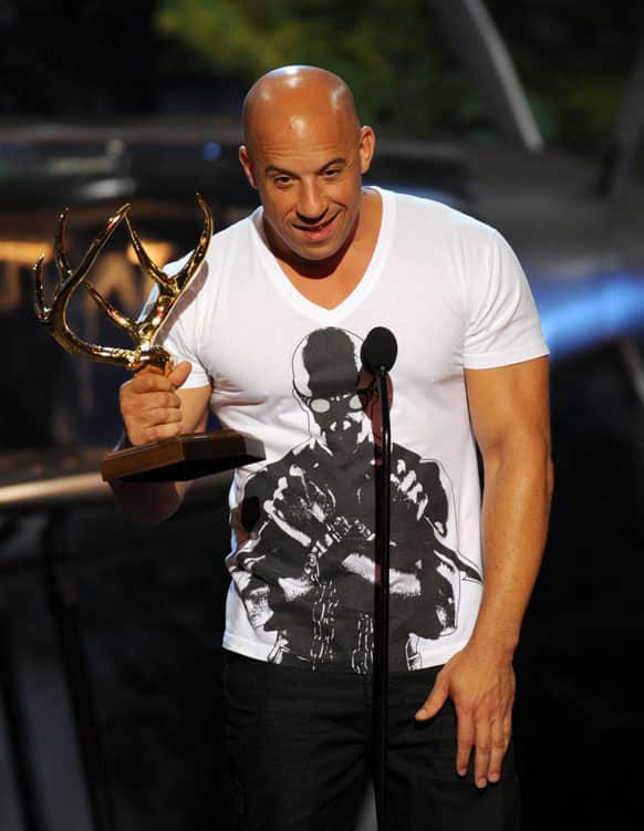 Vin Diesel accepts the troops choice award at Spike TV`s Guys Choice Awards at Sony Pictures Studios, in Culver City, Calif.