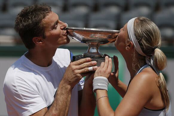 Lucie Hradecka, right, and Frantisek Cermak of the Czech Republic kiss the trophy after winning the mixed doubles match 1-6, 6-4, 10-6, against Kristina Mladenovic of France and Daniel Nestor of Canada at the French Open tennis tournament, at Roland Garros stadium in Paris.