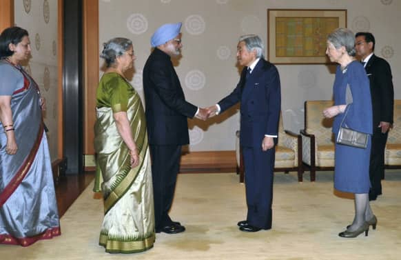 Prime Minister Manmohan Singh, shakes hands with Japan`s Emperor Akihito while Singh`s wife Gursharan Kaur and Empress Michiko, look on at the Imperial Palace in Tokyo.