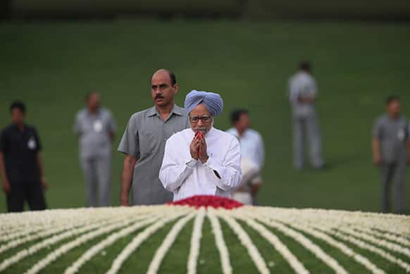 Indian Prime Minister Manmohan Singh pays floral tribute at the memorial of Jawaharlal Nehru on his 49th death anniversary in New Delhi.