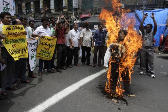 Protestors burn an effigy of India`s cricket chief Narainswamy Srinivasan as they demand his resignation in Kolkata.