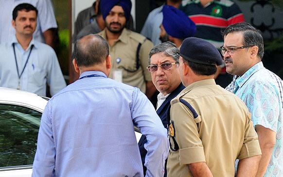 India`s cricket chief Narainswamy Srinivasan, center, walks towards his car after arriving at the airport in Mumbai. Srinivasan has dismissed calls for his resignation after his son-in-law Gurunath Meiyappan was arrested by police for his alleged role in spot-fixing during the IPL.