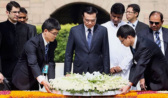 Chinese Premier Li Keqiang, center, lays a wreath during a visit to Rajghat, the memorial to the late Mahatma Gandhi in New Delhi.