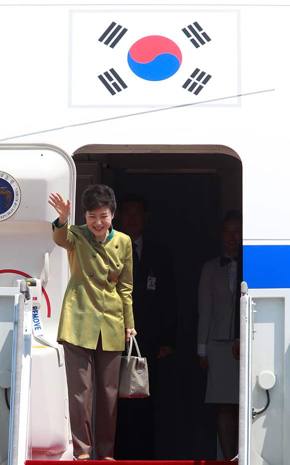 South Korean President Park Geun-hye waves to well-wishers as she leaves for the United States at the Seoul Military Airport in Seongnam, South Korea.