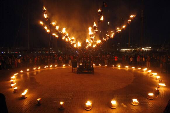 People watch the lights during the artistic creation