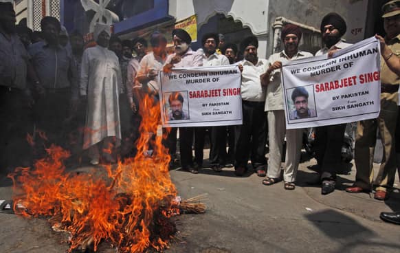 Sikhs burn an effigy during a protest against the acquittal of Congress party leader Sajjan Kumar and against the killing of Sarabjit Singh in Hyderabad.