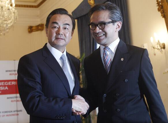 Chinese Foreign Minister Wang Yi, left, poses with his Indonesian counterpart Marty Natalegawa prior to their meeting in Jakarta.