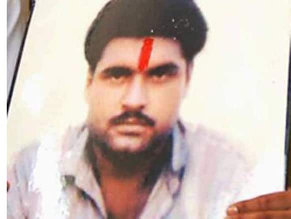Indian death row prisoner Sarabjit Singh died of cardiac arrest in a Lahore hospital in the wee hours on Thursday.
