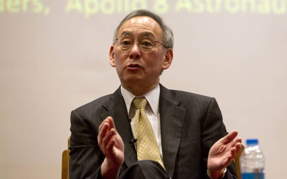 US Secretary of Energy Steven Chu delivers a lecture at the Indian Institute of Technology in New Delhi.