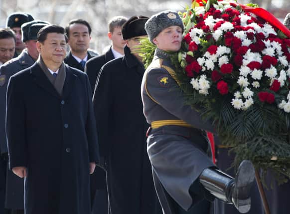 Chinese President Xi Jinping attends a wreath laying ceremony at the Tomb of Unknown Soldier in Moscow, Russia.