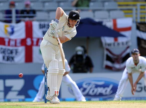 New Zealand Hamish Rutherford opens the batting against England on the first day of the 3rd international cricket test, Eden Park, Auckland, New Zealand.