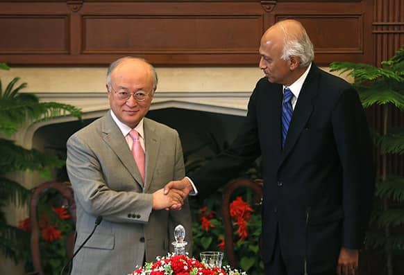 Director General of the International Atomic Energy Agency (IAEA) Yukiya Amano, left, shakes hands with India’s Foreign Secretary Ranjan Mathai, after a joint press conference in New Delhi.