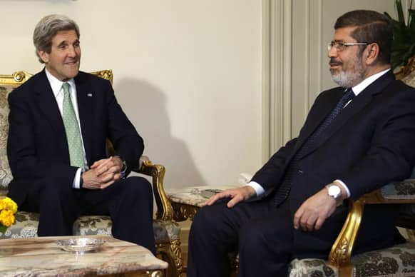 US Secretary of State John Kerry, left, meets with Egyptian President Mohamed Morsi at the Presidential Palace in Cairo, Egypt.
