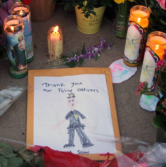 A note is left at a memorial site for detectives Elizabeth Butler and Loran