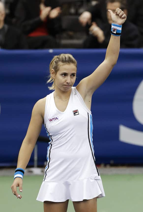 Marina Erakovic, of New Zealand, waves to the crowd after winning the final round tennis match against Sabine Lisicki, of Germany, at the US National Indoor Championships, in Memphis, Tenn.