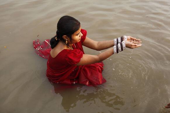 An Indian Hindu devotees performs rituals at Sangam, the confluence of the Rivers Ganges, Yamuna and mythical Saraswati, during Maha Kumbh festival, in Allahabad.