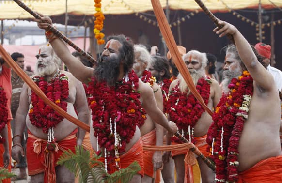 Hindu holy men of Niranjani akhada or sect prepare to leave for Varanasi at Sangam, the confluence of the Rivers Ganges, Yamuna and mythical Saraswati, during Maha Kumbh festival, in Allahabad.