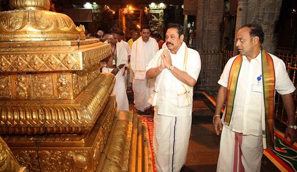Sri Lankan President Mahinda Rajapaksa offers prayers at the Lord Venkateswara temple at Tirumala near Tirupati.