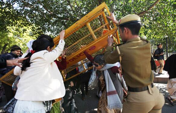 Protesters push through police barricades as they march in protest accusing the government of ignoring key suggestions of the government panel set up to examine India`s criminal justice system`s treatment of violence against women in New Delhi.