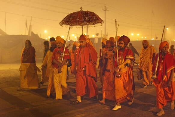 Leader Swami Avdheshanand Giri arrives to initiate Hindu holy men of the Juna Akhara during rituals that is believed to rid them of all ties in this life and dedicate themselves to serving God as a `Naga` or naked holy men, at Sangam.