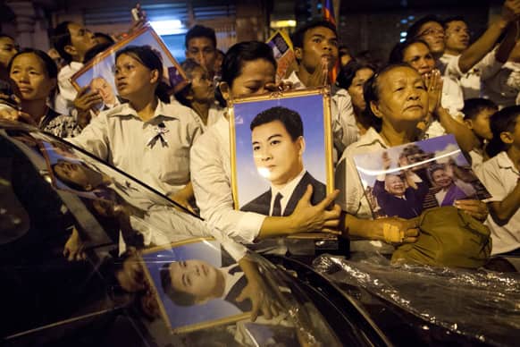 Cambodian mourners cry and pray outside a crematorium as the late King Norodom Sihanouk is cremated in Phnom Penh, Cambodia.
