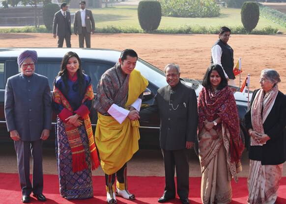 Pranab Mukherjee,, greets Bhutan`s King Jigme Khesar Namgyel Wangchuck, Manmohan Singh, Bhutan`s Queen Jetsun Pema, Mukherjee`s daughter Sharmishtha Mukherjee and Singh`s wife Gursharan Kaur pose for the media during the ceremonial reception of Wangchuk in New Delhi.