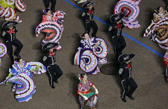 Palmview High School Mariachi and Folkloric Group, Texas, dance down Pennsylvania Avenue en route to the White House.