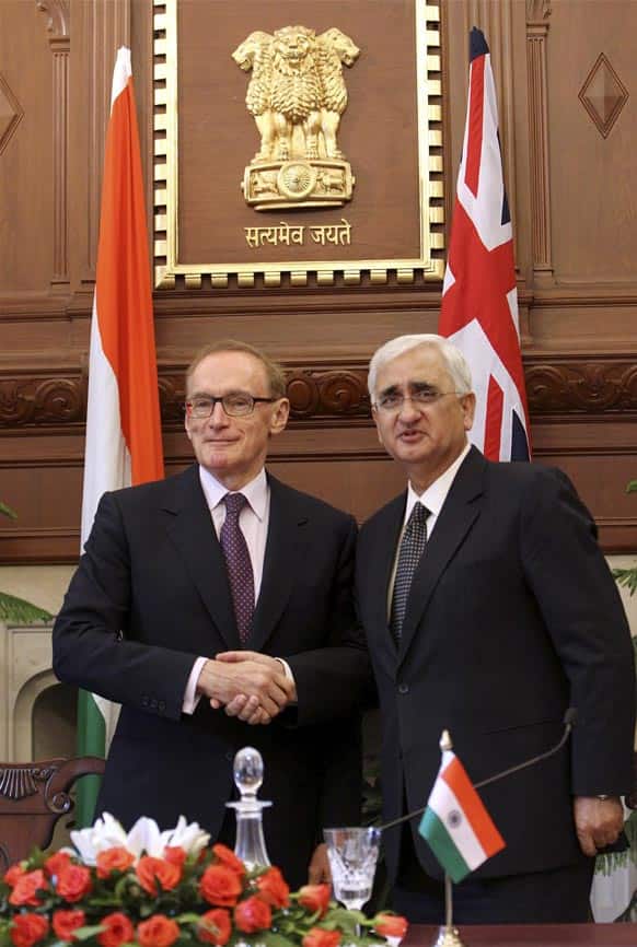 Indian Foreign Minister Salman Khurshid, right shakes hands with his Australian counterpart Bob Carr during a joint press briefing after a meeting in New Delhi.