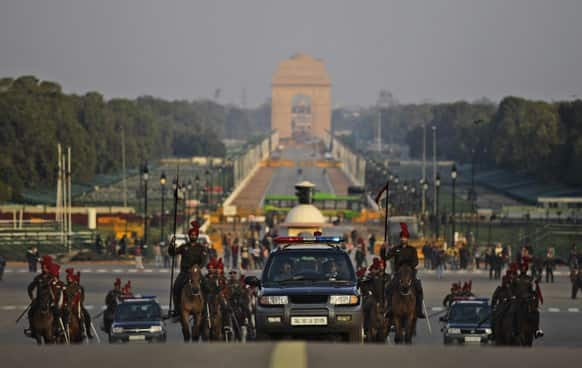 Mounted Presidential Bodyguards rehearse in front of the landmark India Gate, for the upcoming Beating Retreat ceremony near the Presidential Palace in New Delhi.