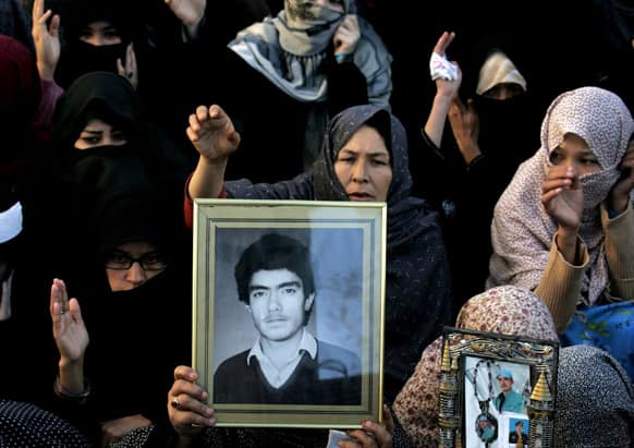 Family members of Pakistani Shiite Muslims killed in Thursday`s deadly bombings, protest in Quetta, Pakistan.