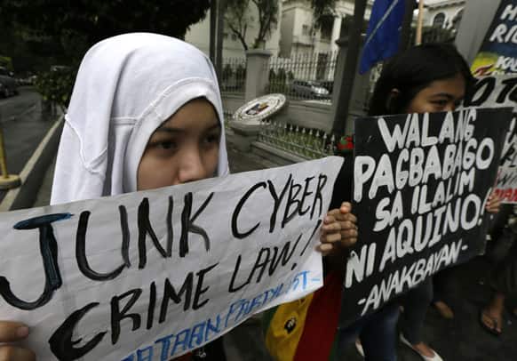Students stage a roving picket outside the Philippine Supreme Court in Manila, to seek an extension of the Supreme Court’s temporary restraining order (TRO) on the Cybercrime Law which is set to expire in less than a month.