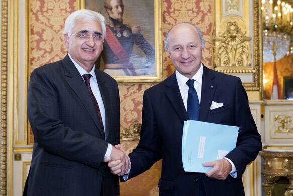 French Foreign Minister Laurent Fabius, right, shake hands with his Indian Counterpart Salman Kurdish a joint presser after their meeting, at the Quai d`Orsay in Paris.