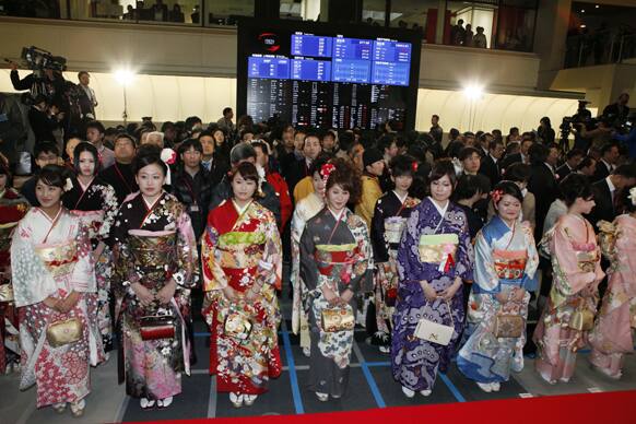 Kimono-clad workers attend traditional New Year`s opening ceremony at the Tokyo Stock Exchange in Tokyo.