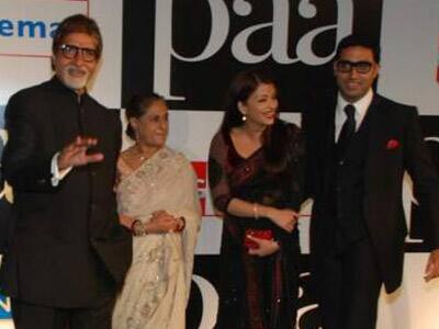 The Bachchan clan : Amitabh, Jaya, Abhishek and Aishwarya at the premiere of 'Paa'.