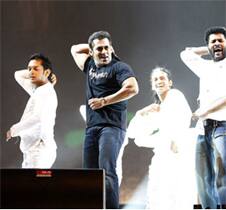 Bollywood hunk Salman Khan sizzles in Dubai.