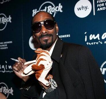 Snoop Dogg dances to the music of his new release 'Malice N Wonderland' during a CD signing at the Hard Rock Cafe Hollywood at CityWalk, LA.