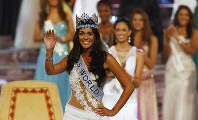 Kaiane Aldorino of Gibraltar waves after being crowned Miss World during the Miss World final in Midrand, outside Johannesburg