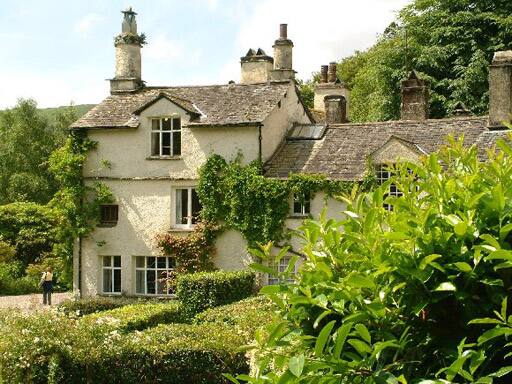 William Wordsworth stayed in the Dove Cottage from December 1799 to May 1808, where he is believed to have lived frugally but spent some very productive years writing. 