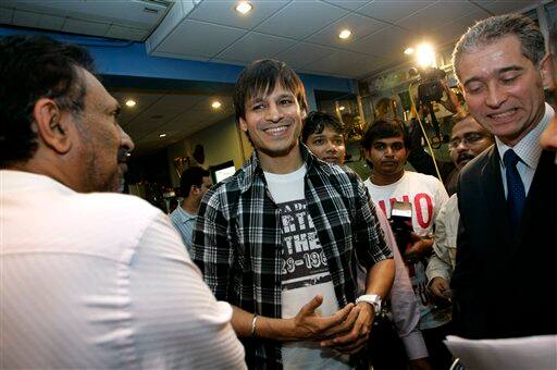 Bollywood actor Vivek Oberoi, center, chats with Sri Lankan Cricket Tournament Director Suraj Dandeniya, left, and UNICEF country representative Philippe Duamelle, right, after a press conference to announce a celebrity cricket match promoting Indian International Film Academy awards in Colombo