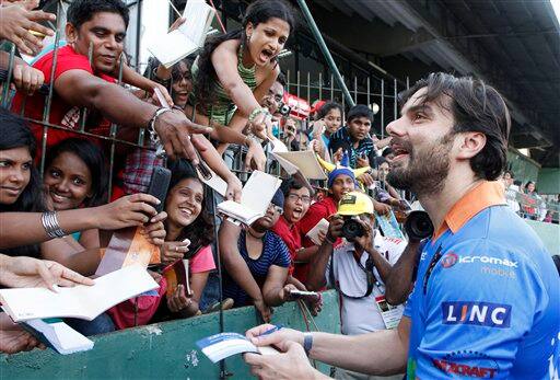 Bollywood actor Sohail Khan interacts with fans during a charity cricket match between IFFA XI and Sangakkara's XI as part of the three-day International Indian Film Academy (IIFA) awards in Colombo, Sri Lanka, Friday, June 4, 2010.