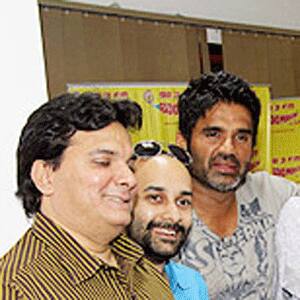 Bollywood actor Sunil Shetty with the crew of ‘Red Alert’ in Mumbai.